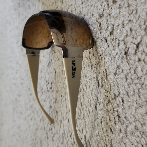 Vogue VO 3593-S Fashion Sunglasses - Picture 2 of 4